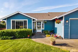 650 Medallion Pl E, Port Orchard, WA 98366 - Photo 3