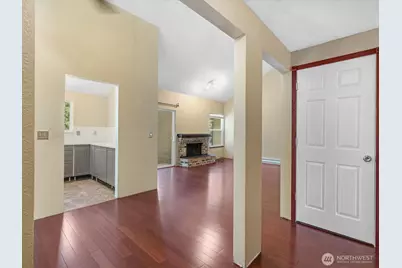820 E Cady Road #D202, Everett, WA 98203 - Photo 9