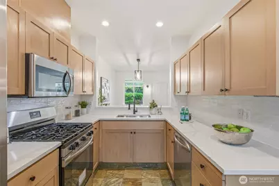 945 232nd Place NE #945, Sammamish, WA 98074 - Photo 11