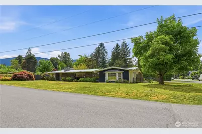 817 NE 10th St, North Bend, WA 98045 - Photo 5