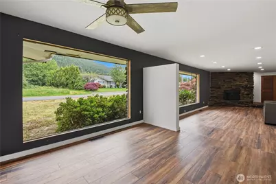 817 NE 10th St, North Bend, WA 98045 - Photo 9