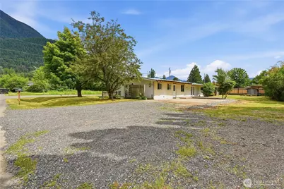 817 NE 10th St, North Bend, WA 98045 - Photo 3