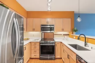 827 Hiawatha Pl S, Seattle, WA 98144 - Photo 7
