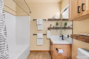 827 Hiawatha Pl S, Seattle, WA 98144 - Photo 15