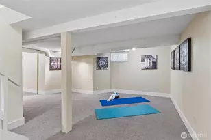 346 NE 58th St, Seattle, WA 98105 - Photo 17