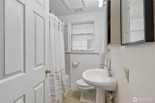 346 NE 58th St, Seattle, WA 98105 - Photo 9