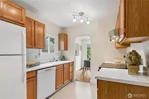 346 NE 58th St, Seattle, WA 98105 - Photo 7