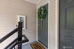 10822 E Riverside Dr, Bothell, WA 98011 - Photo 3