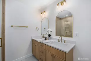12042 5th Ave NE, Seattle, WA 98125 - Photo 17