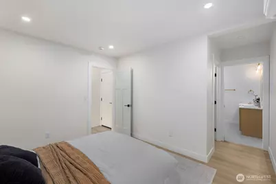 12042 5th Avenue NE, Seattle, WA 98125 - Photo 15