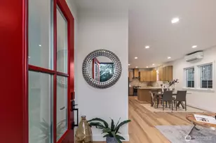 1004 N 48th St, Seattle, WA 98103 - Photo 3