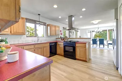 9315 36th Avenue SE, Everett, WA 98208 - Photo 9