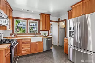 3920 Ashworth Ave N, Seattle, WA 98103 - Photo 13