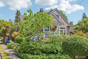 3920 Ashworth Ave N, Seattle, WA 98103 - Photo 3