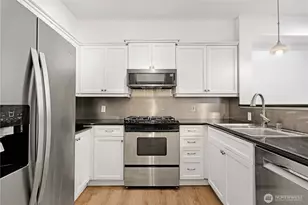 530 4th Ave W, Seattle, WA 98119 - Photo 7
