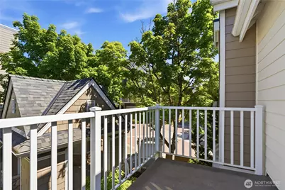 1392 Huckleberry Cir, Issaquah, WA 98029 - Photo 11