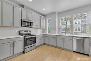 13717 Admiralty Way, Lynnwood, WA 98087 - Photo 9