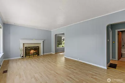 9059 Carkeek Drive S, Seattle, WA 98118 - Photo 11