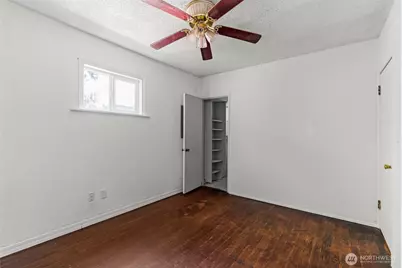 9059 Carkeek Drive S, Seattle, WA 98118 - Photo 15
