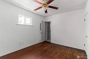 9059 Carkeek Dr S, Seattle, WA 98118 - Photo 15