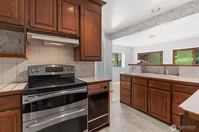 9059 Carkeek Drive S, Seattle, WA 98118 - Photo 5