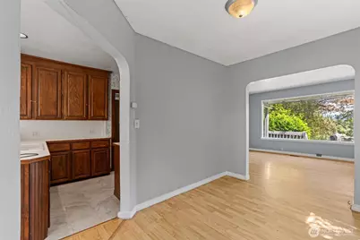 9059 Carkeek Drive S, Seattle, WA 98118 - Photo 9