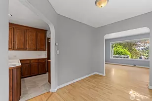 9059 Carkeek Dr S, Seattle, WA 98118 - Photo 9