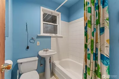 9059 Carkeek Drive S, Seattle, WA 98118 - Photo 13