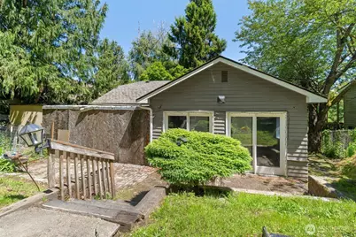 9059 Carkeek Drive S, Seattle, WA 98118 - Photo 17