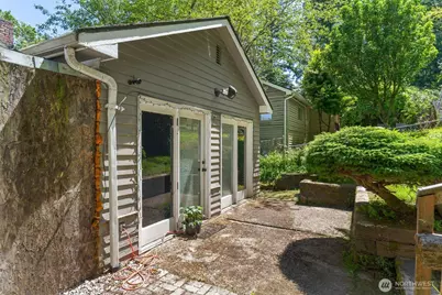 9059 Carkeek Drive S, Seattle, WA 98118 - Photo 31