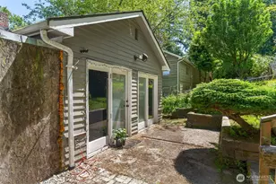 9059 Carkeek Dr S, Seattle, WA 98118 - Photo 31