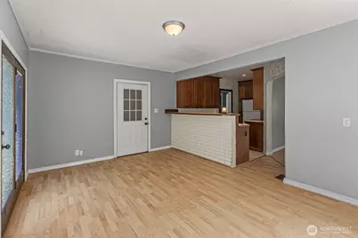 9059 Carkeek Drive S, Seattle, WA 98118 - Photo 3