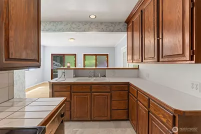 9059 Carkeek Drive S, Seattle, WA 98118 - Photo 7