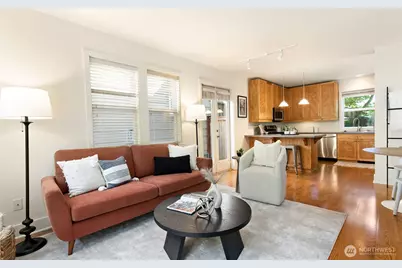6318 5th Avenue NE, Seattle, WA 98115 - Photo 3