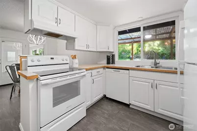 2917 W Maplewood Avenue, Bellingham, WA 98225 - Photo 21