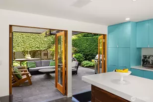 8052 Ridge Dr NE, Seattle, WA 98115 - Photo 13