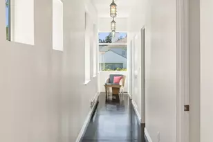 8052 Ridge Dr NE, Seattle, WA 98115 - Photo 23