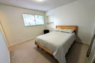 936 N 101st St, Seattle, WA 98133 - Photo 9