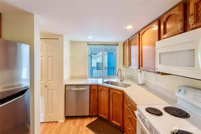 907 N 163rd Street #A32, Shoreline, WA 98133 - Photo 9