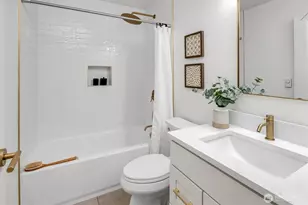 560 NE Alder St, Issaquah, WA 98027 - Photo 13