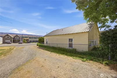 620 S Chelan Avenue, Wenatchee, WA 98801 - Photo 3