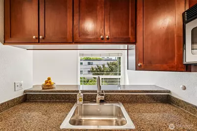 717 NW 70th Street #203, Seattle, WA 98117 - Photo 17