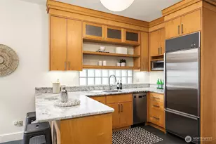 4715 Densmore Ave N, Seattle, WA 98103 - Photo 11