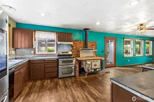 15711 Vail Cut Off Rd SE, Rainier, WA 98576 - Photo 5