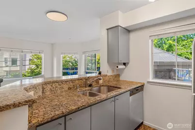 1125 E Olive Street #202, Seattle, WA 98122 - Photo 9