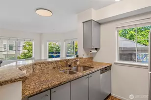 1125 E Olive St, Seattle, WA 98122 - Photo 9