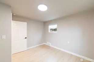 910 E Main St, Auburn, WA 98002 - Photo 11