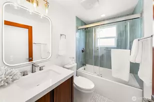 4402 49th Ave SW, Seattle, WA 98116 - Photo 9