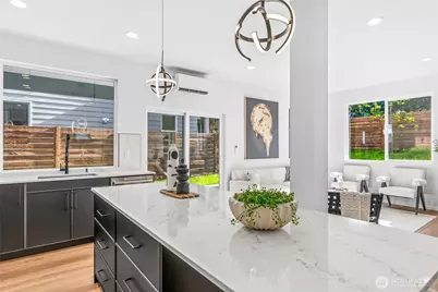 10708 Linden Avenue N, Seattle, WA 98133 - Photo 15