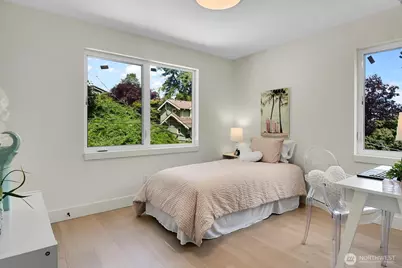 2622 Mayfair Avenue N, Seattle, WA 98109 - Photo 25